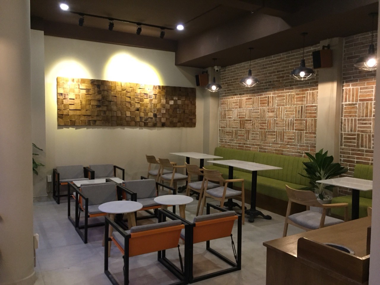CHo thuê Mặt bằng MTĐ  Hồng Hà + Hẻm 15m thông qua Bạch Đằng.Q Tân Bình